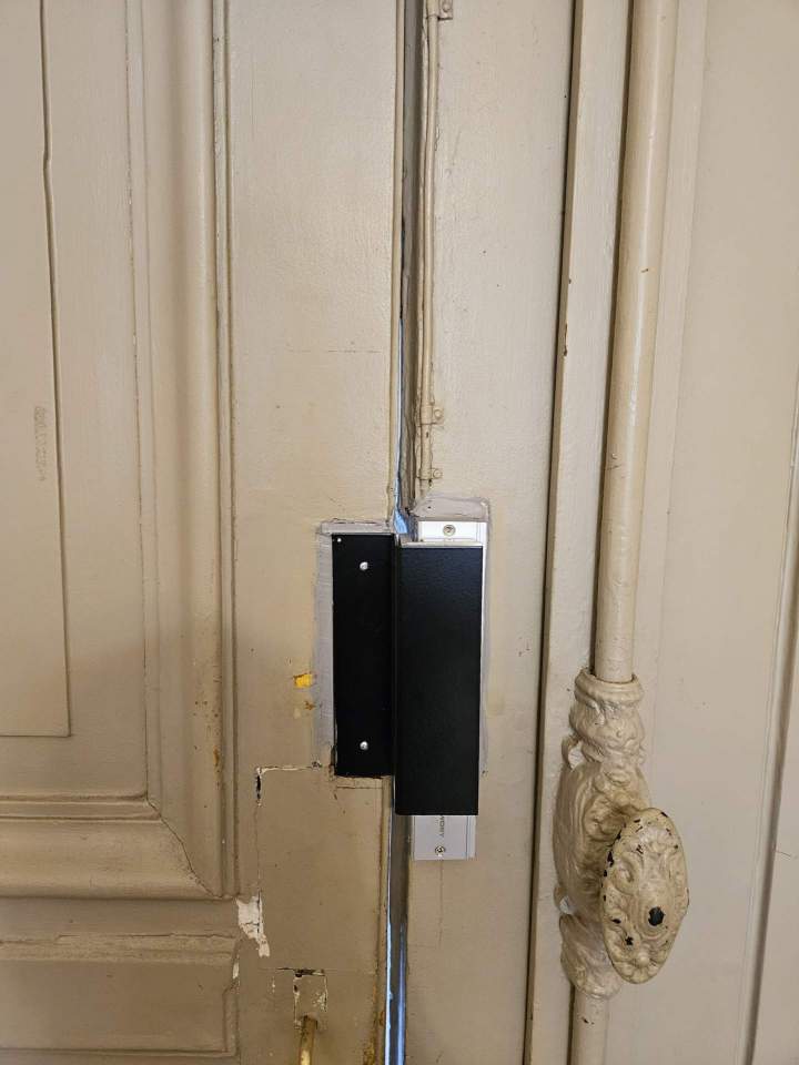 Poignée ventouse électromagnétique après
