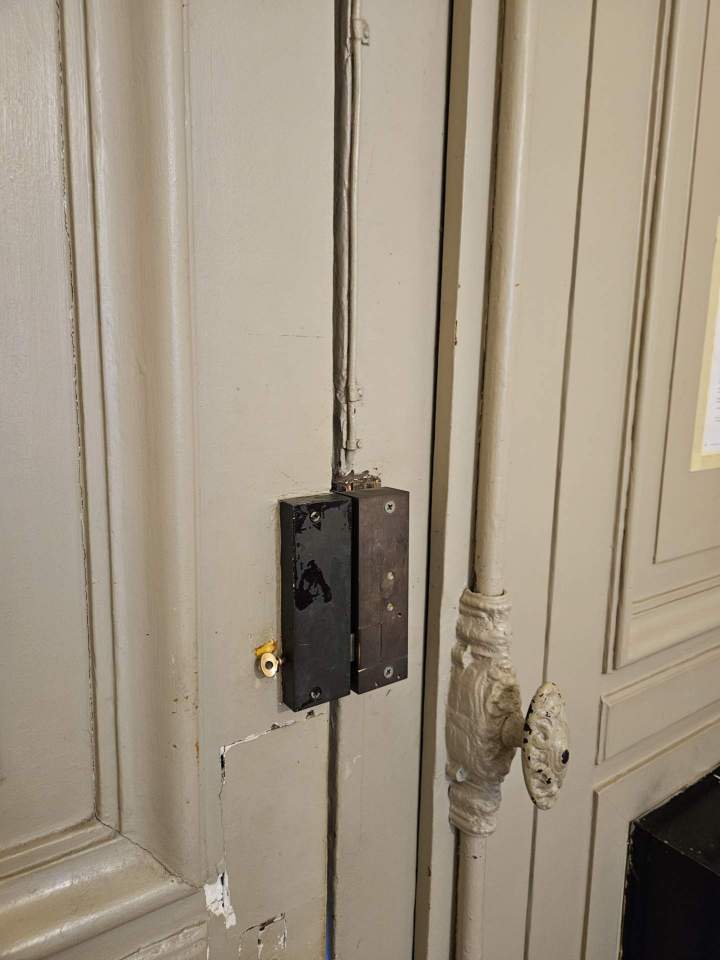 Poignée ventouse électromagnétique avant